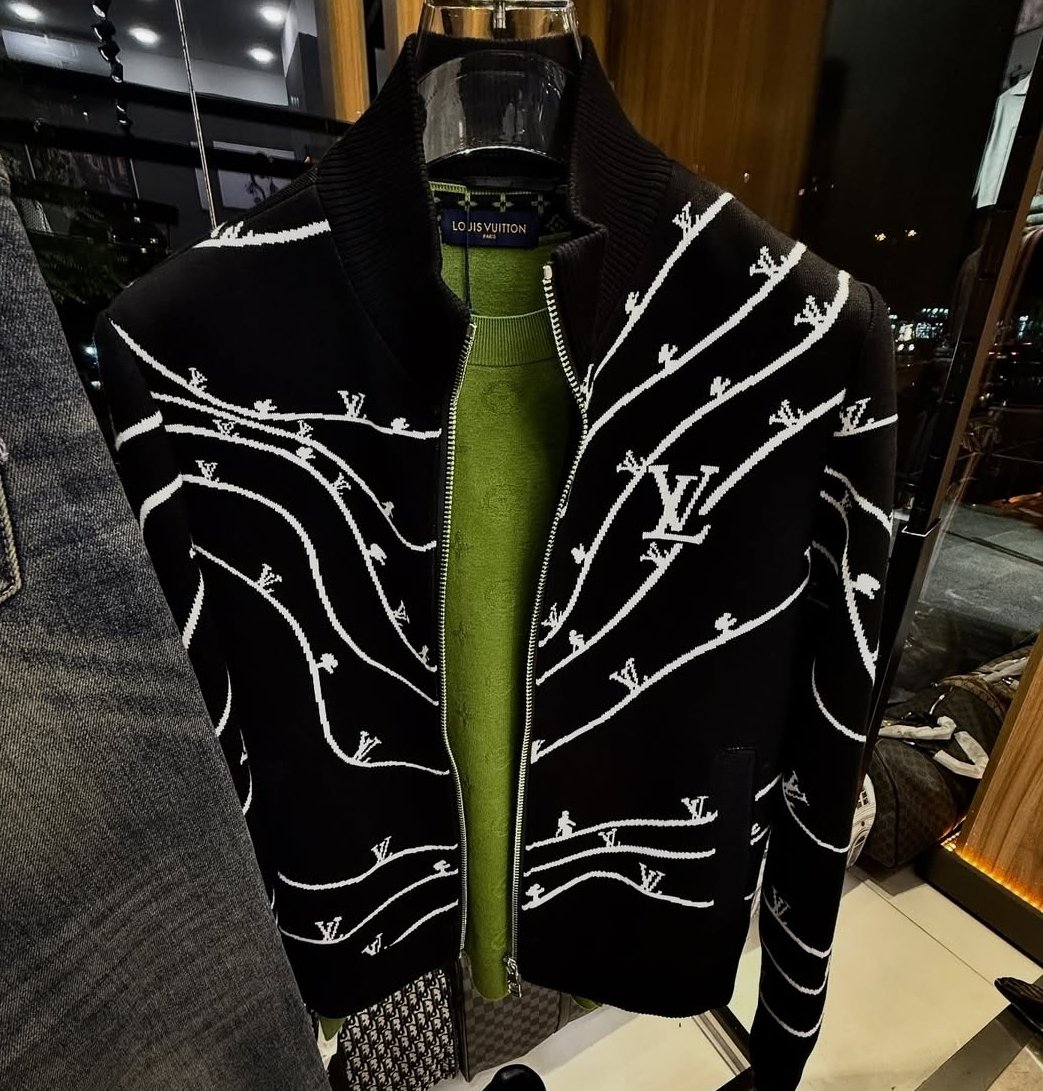2025/10/1000132557-1.jpg Louis Vuitton Jip Jacket For Men. - Image 1