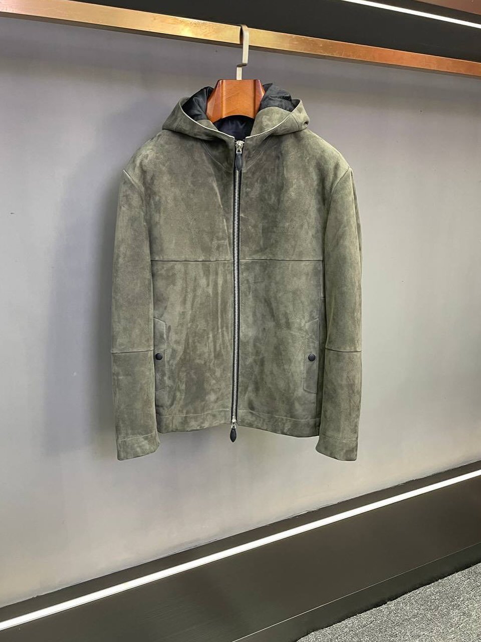 2025/10/1000608671.jpg Tom Ford Leather (Suede) Jacket For Men With Original Packing. - Image 1