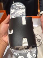 Hermes Slippers For Men With Authentic Packing. - Image 3