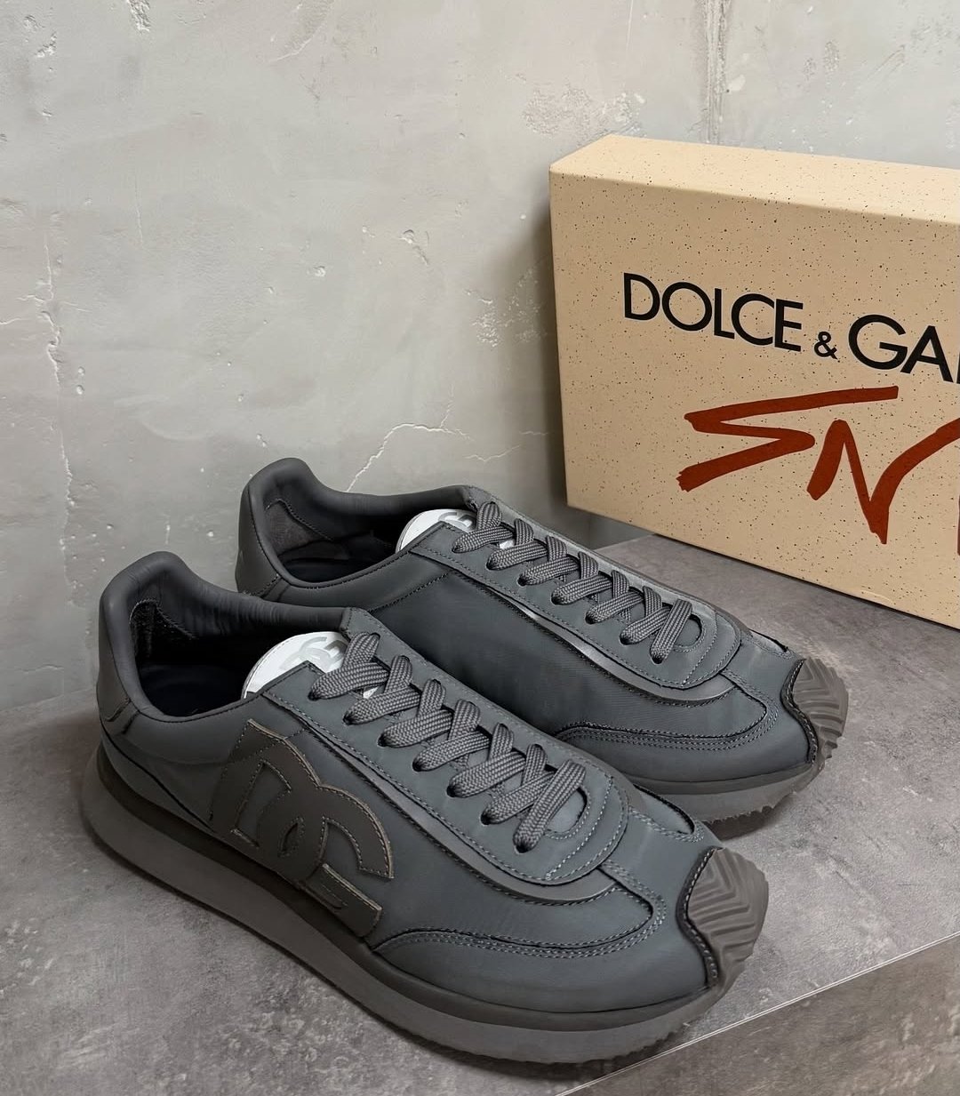 2025/11/1000155686.jpg Dolce And Gabbana Men's Trainer Shoes With Original Packing. - Image 1