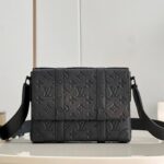 Louis Vuitton Men's Shoulder bag With Original Packing. - Image 30