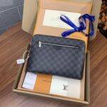 Louis Vuitton Men's Shoulder bag With Original Packing. - Image 40
