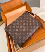 Louis Vuitton Men's Shoulder bag With Original Packing. - Image 55
